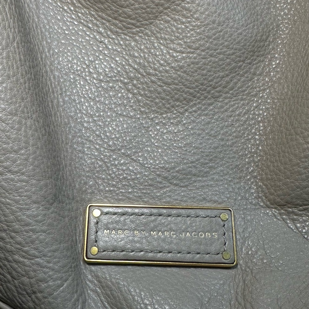 Marc by Marc Jacobs Beige/Grey Leather Crossbody Interlock Hobo Bag - Picture 5 of 7